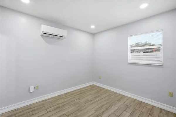 $1,300 | 1411 East 24th Avenue, Unit B, Tampa, FL 33605