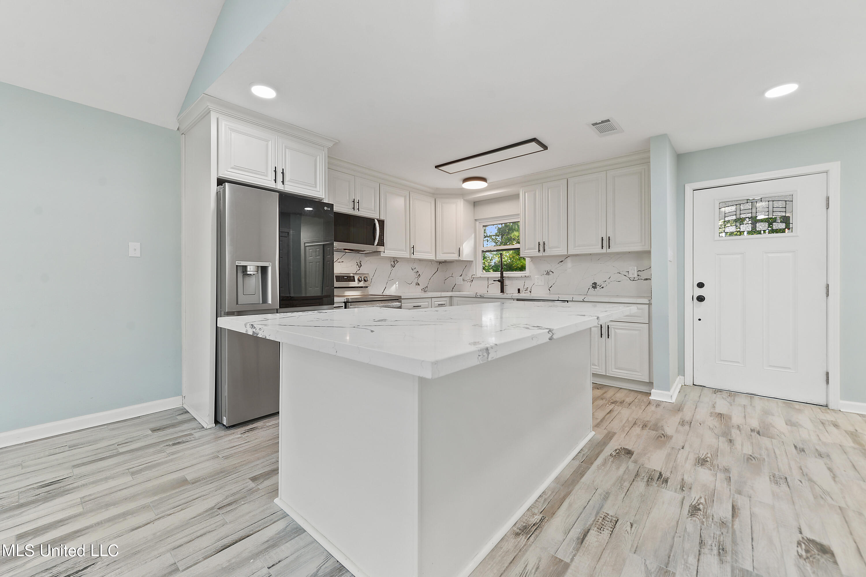 6071 Comanche Street Kiln, MS 39556 - Photo 8 of 41 007