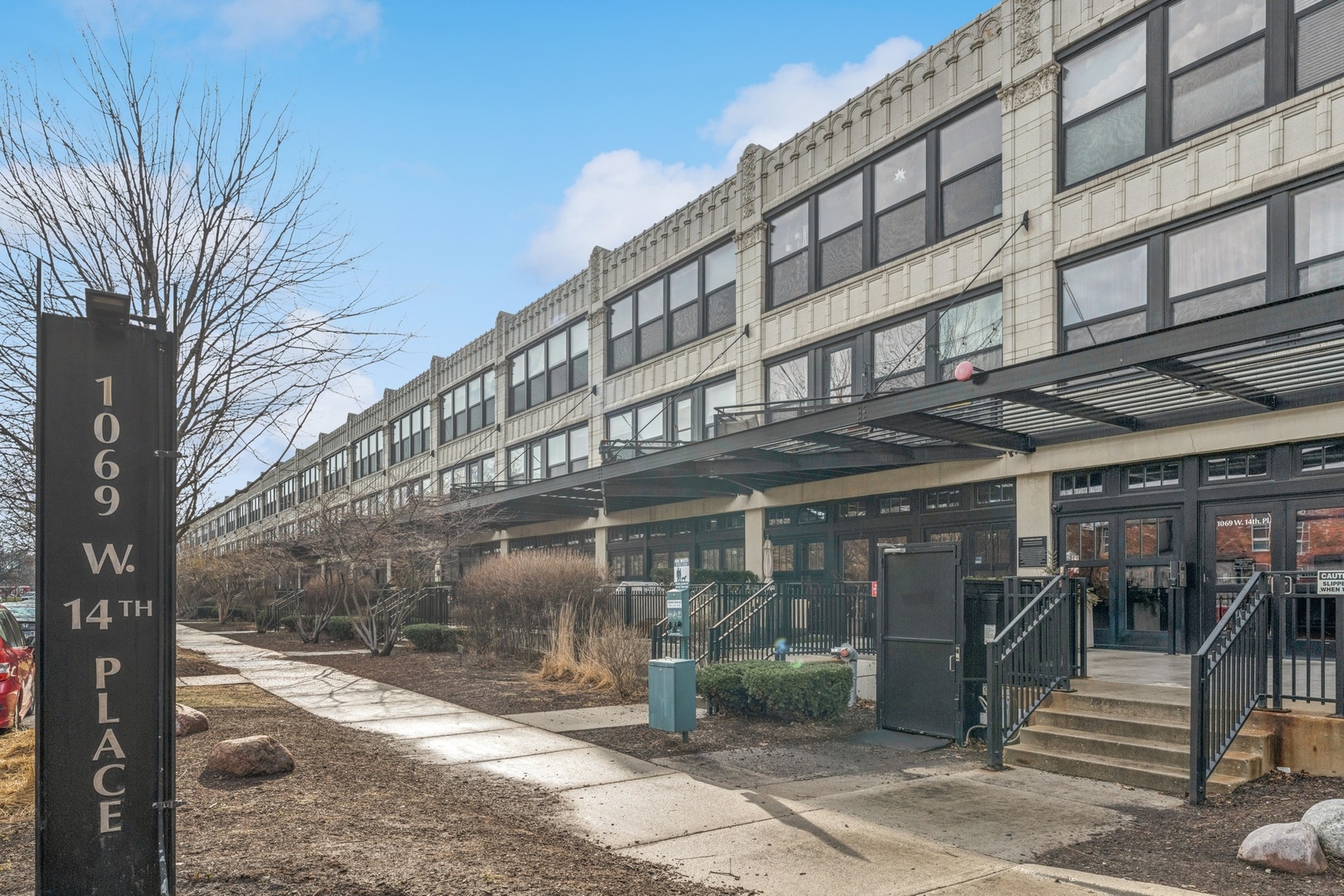 1069 West 14th Place, Unit 333 Chicago, IL 60608 - Photo 1 of 16