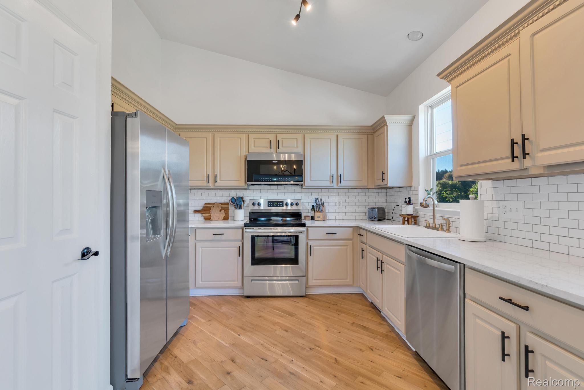 863 Deer Run Lake Road Holly, MI 48442 - Photo 8 of 33 Kitchen