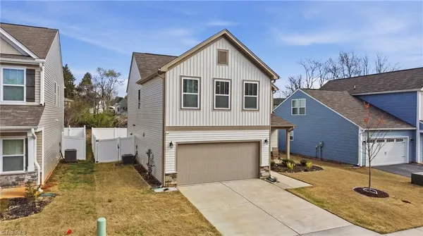 $347,000 | 1891 Gatehouse Vw Drive, Winston-Salem, NC 27127