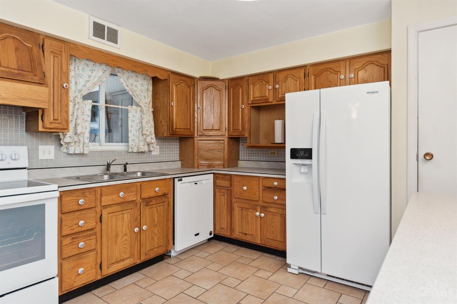 4644 Aston Road Cincinnati, OH 45244 - Photo 17 of 33