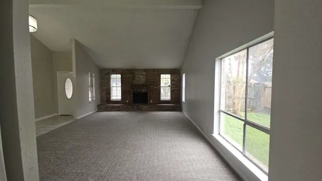 a view of livingroom with furniture