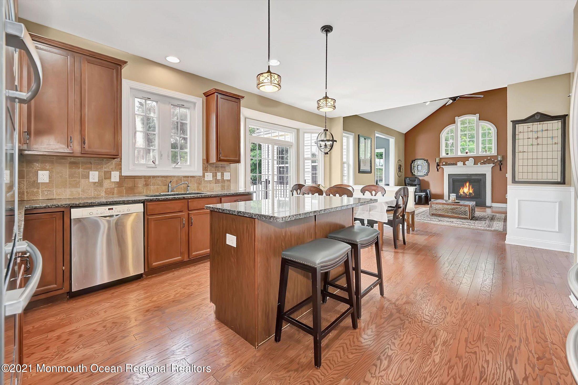 409 East Freehold Road Freehold, NJ 07728 - Photo 12 of 39 13-14097884