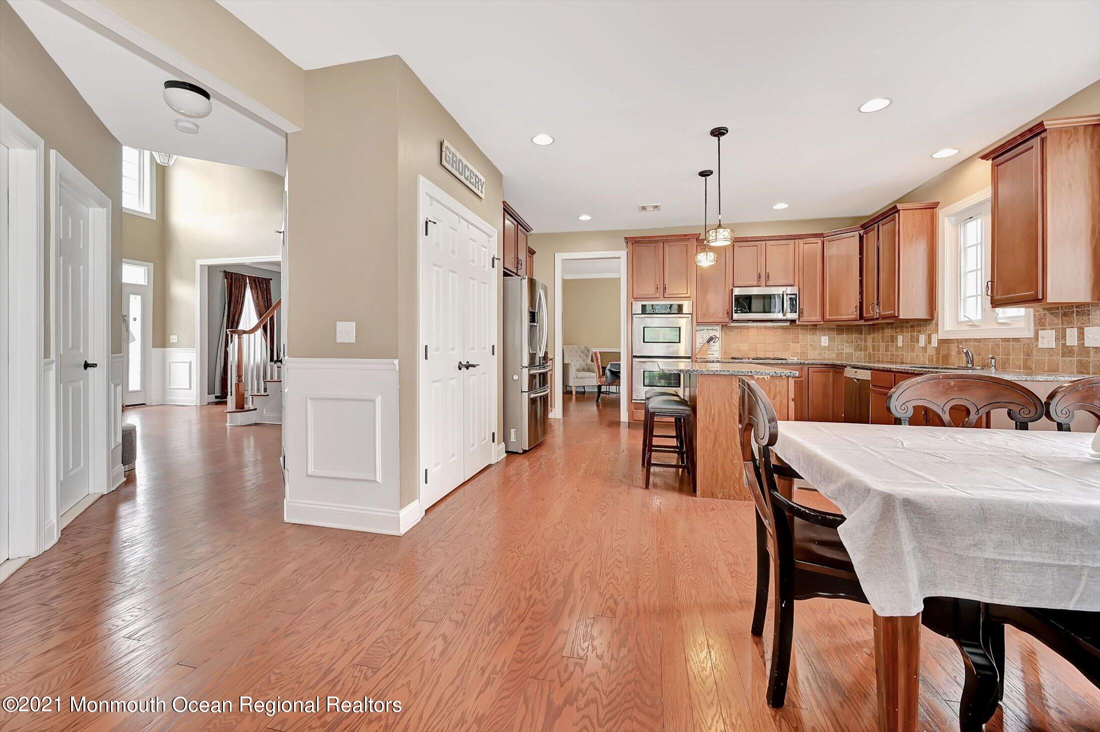 409 East Freehold Road Freehold, NJ 07728 - Photo 13 of 39 14-14097886