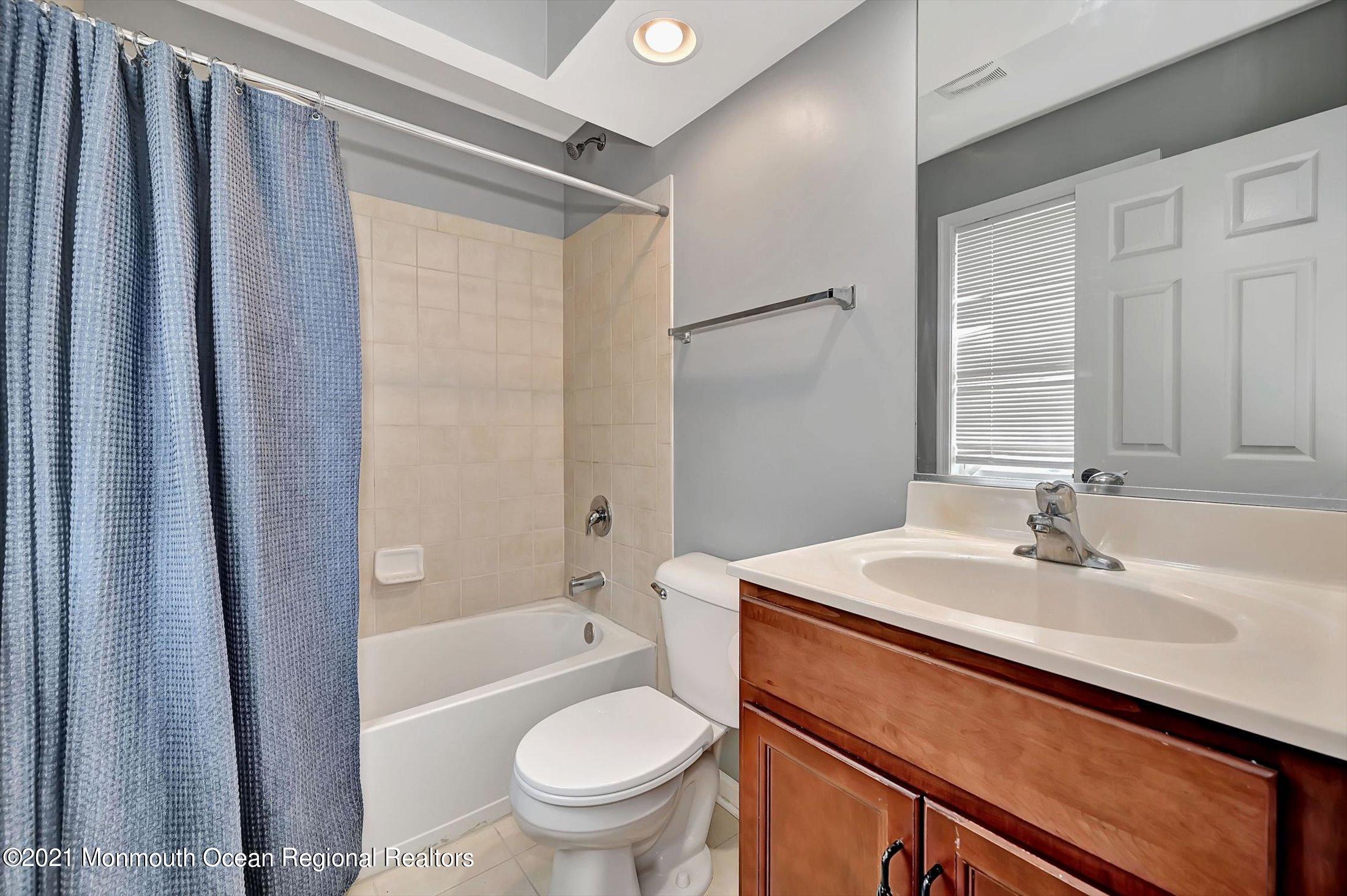 409 East Freehold Road Freehold, NJ 07728 - Photo 28 of 39 29-14097906