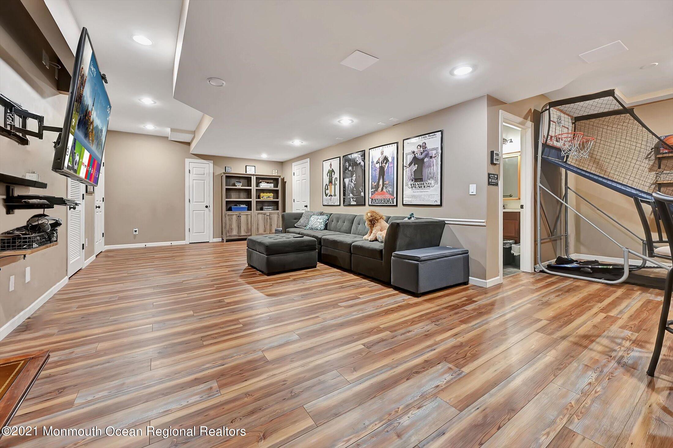 409 East Freehold Road Freehold, NJ 07728 - Photo 32 of 39 33-14097912