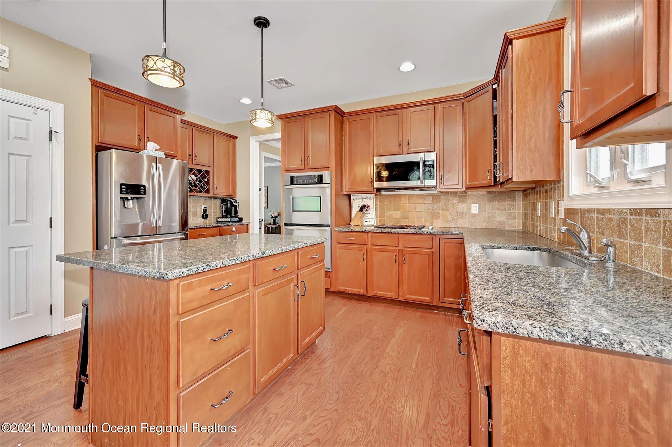 409 East Freehold Road Freehold, NJ 07728 - Photo 10 of 39 11-14097880