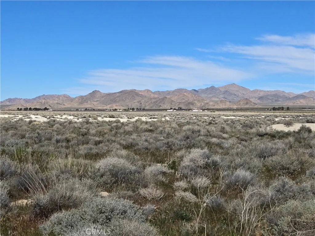 2 Northside Road Lucerne Valley, CA 92356 - Photo 3 of 4 a view of an lake and mountains