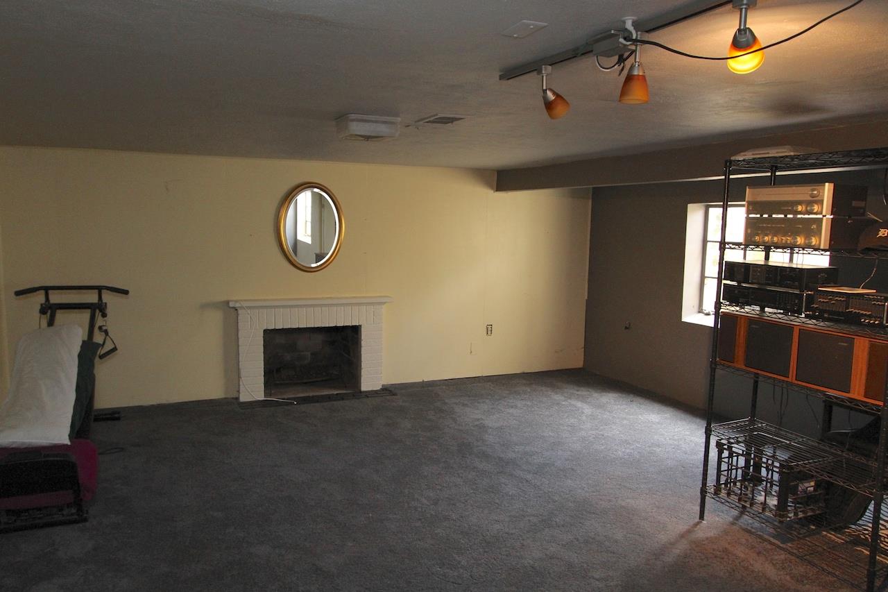 230 Hamilton Road Bloomfield Hills, MI 48301 - Photo 22 of 27 31344155-21.JPG