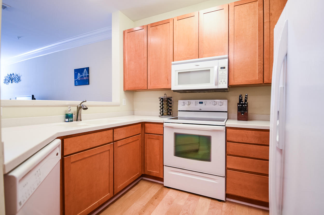 1406 Basildon Road Mount Pleasant, SC 29466 - Photo 9 of 26 Kitchen
