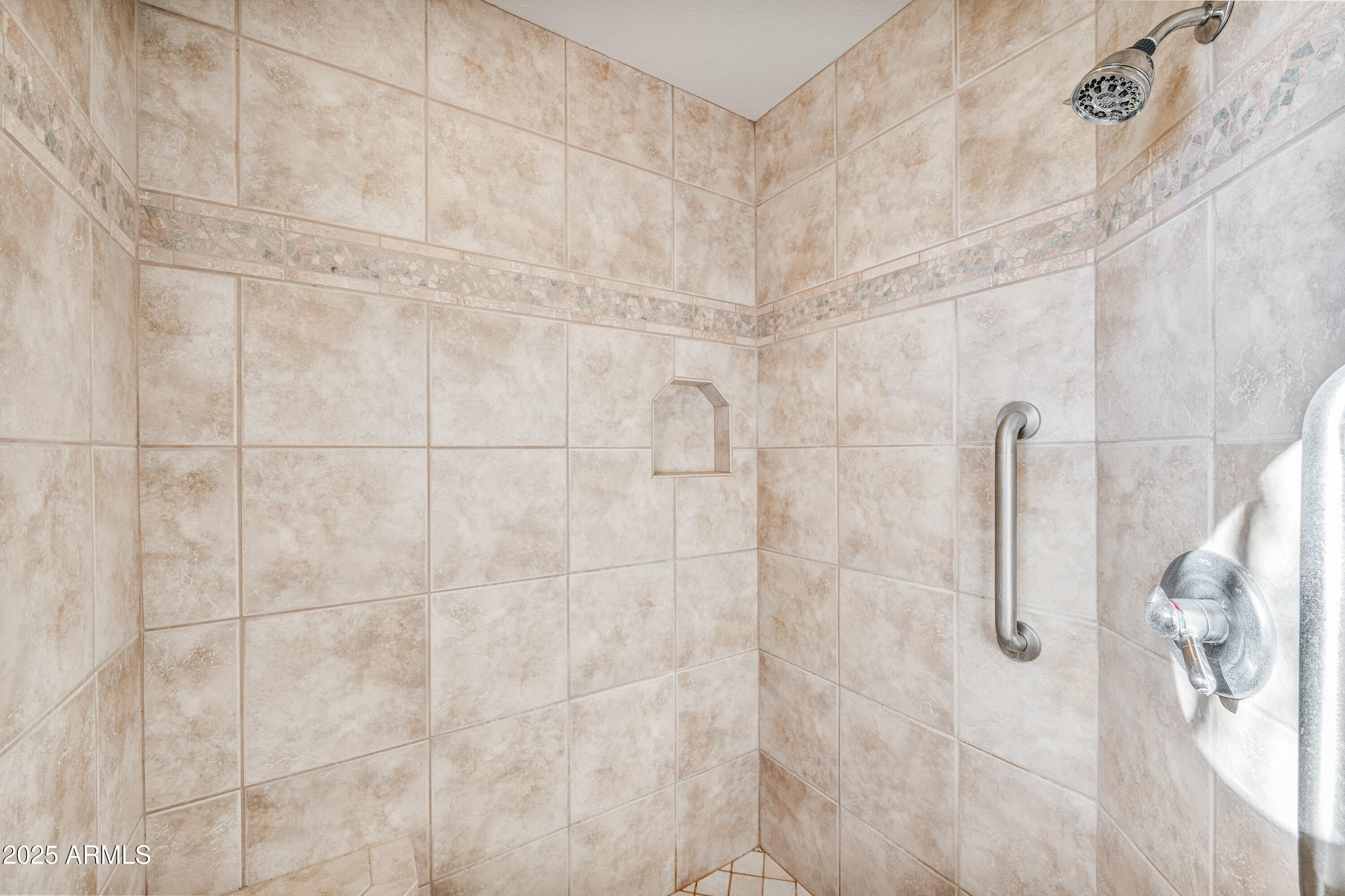 18300 North Tonto Verde Drive Rio Verde, AZ 85263 - Photo 19 of 35 a bathroom with a shower