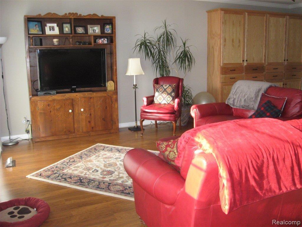 1320 Brook Lane Rochester, MI 48306 - Photo 9 of 17 LR1.JPG