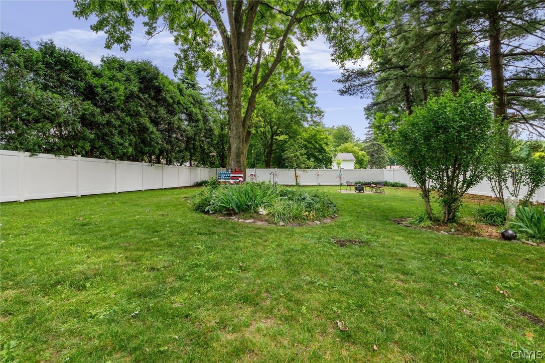 132 Barclay Road Camillus, NY 13031 - Photo 18 of 21