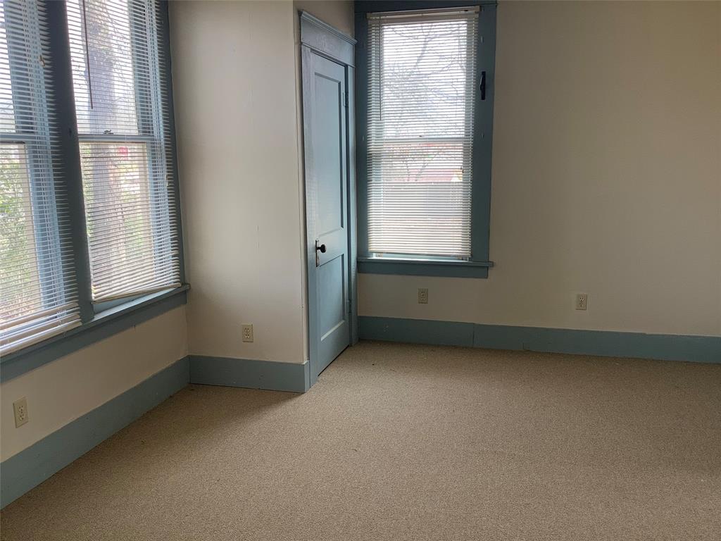 107 Crosby Street Mansfield, LA 71052 - Photo 17 of 29 an empty room with a window