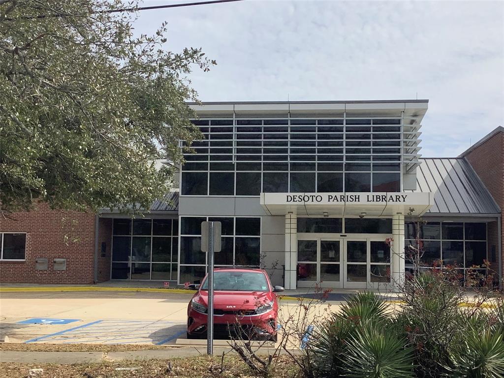 107 Crosby Street Mansfield, LA 71052 - Photo 29 of 29 a front view of a house with a garden and porch
