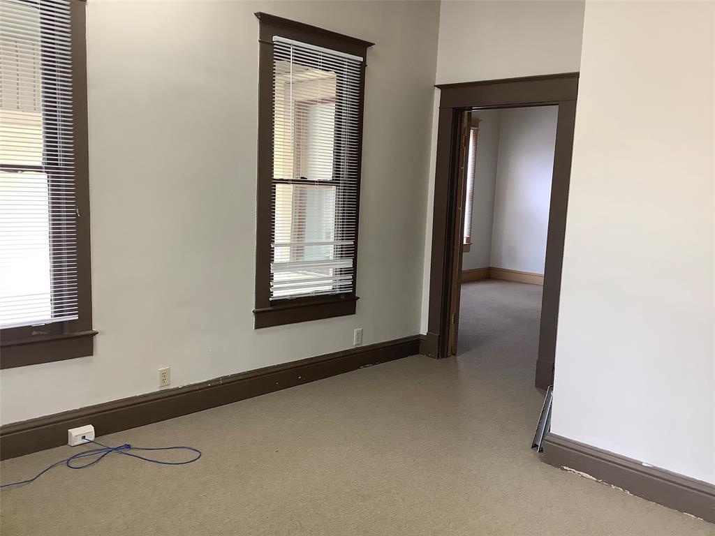 107 Crosby Street Mansfield, LA 71052 - Photo 6 of 29 an empty room with windows