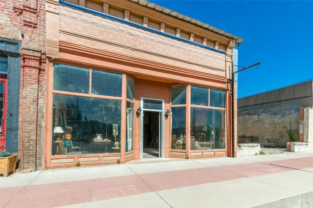 a view of a building entrance