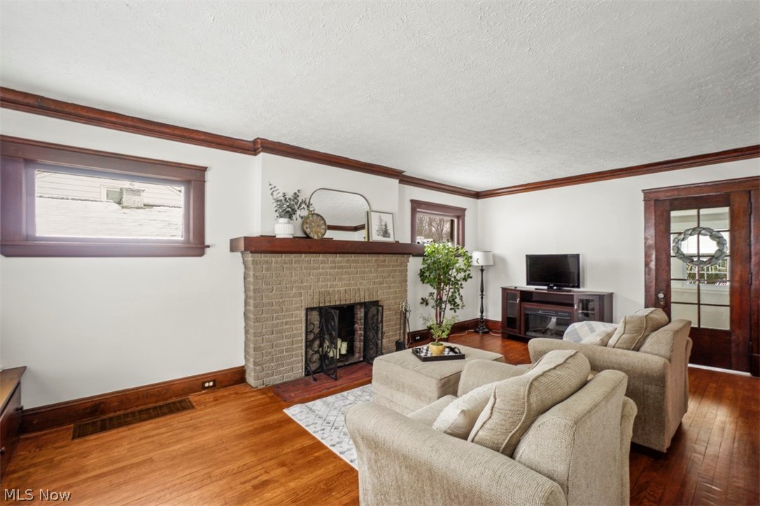 1640 Sunview Road Cleveland, OH 44124 - Photo 8 of 30