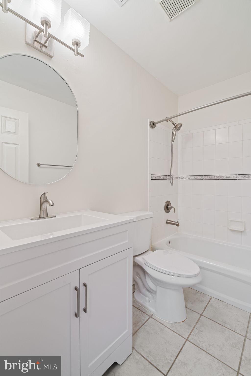 19033 Otley Road Purcellville, VA 20132 - Photo 30 of 52 Full Hall Bath