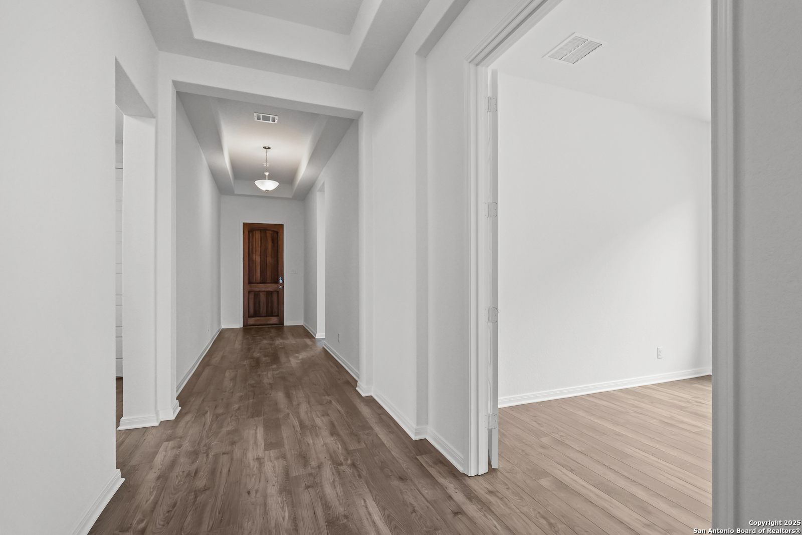 2907 Eagle Rise San Antonio, TX 78245 - Photo 4 of 32