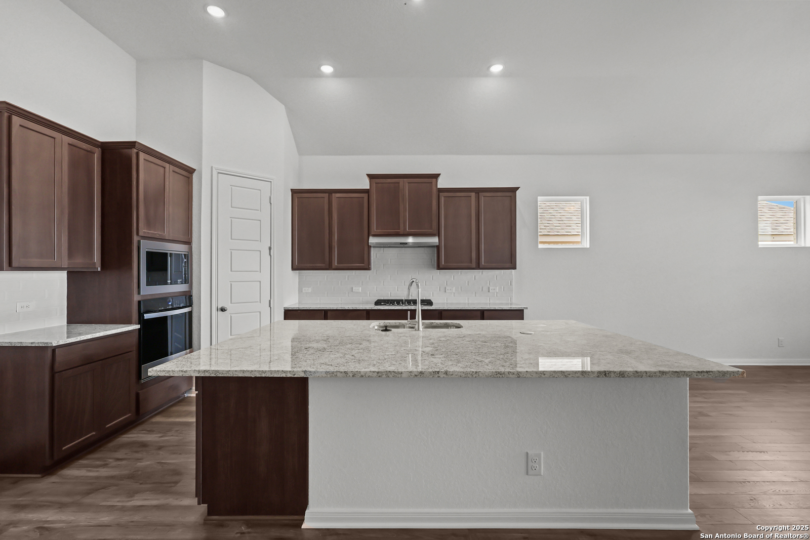 2907 Eagle Rise San Antonio, TX 78245 - Photo 6 of 32