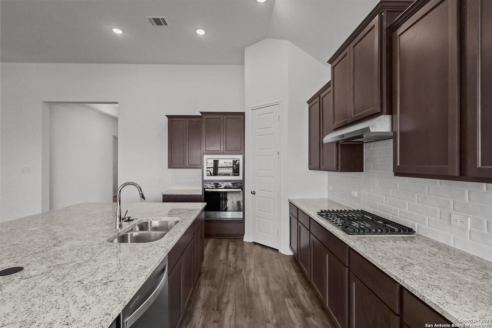 2907 Eagle Rise San Antonio, TX 78245 - Photo 10 of 32