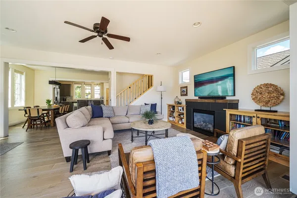 $1,989,000 | 350 Porcupine Lane, Chelan, WA 98816