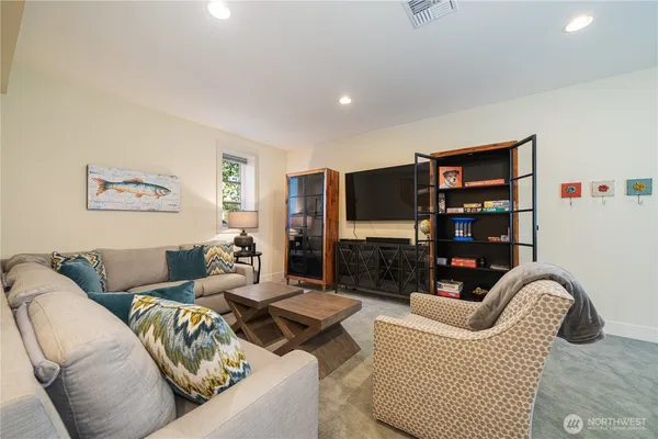 $1,989,000 | 350 Porcupine Lane, Chelan, WA 98816