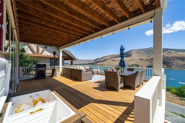 $1,989,000 | 350 Porcupine Lane, Chelan, WA 98816