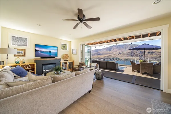 $1,989,000 | 350 Porcupine Lane, Chelan, WA 98816