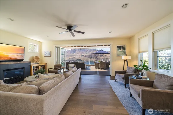 $1,989,000 | 350 Porcupine Lane, Chelan, WA 98816