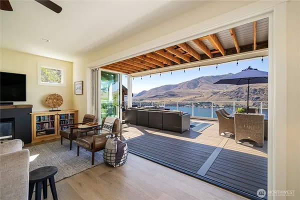 $1,989,000 | 350 Porcupine Lane, Chelan, WA 98816