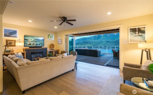 $1,989,000 | 350 Porcupine Lane, Chelan, WA 98816