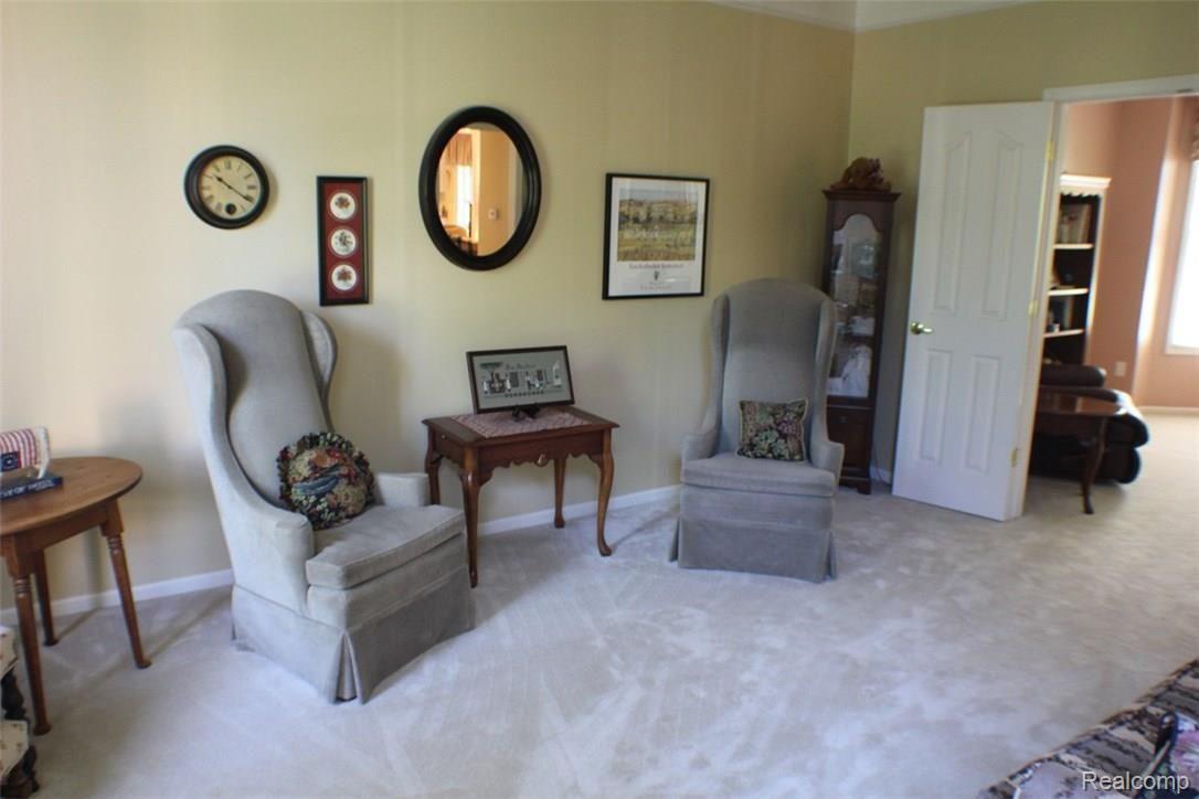 1027 Miners Run Rochester, MI 48306 - Photo 3 of 23 Living Room2.jpg