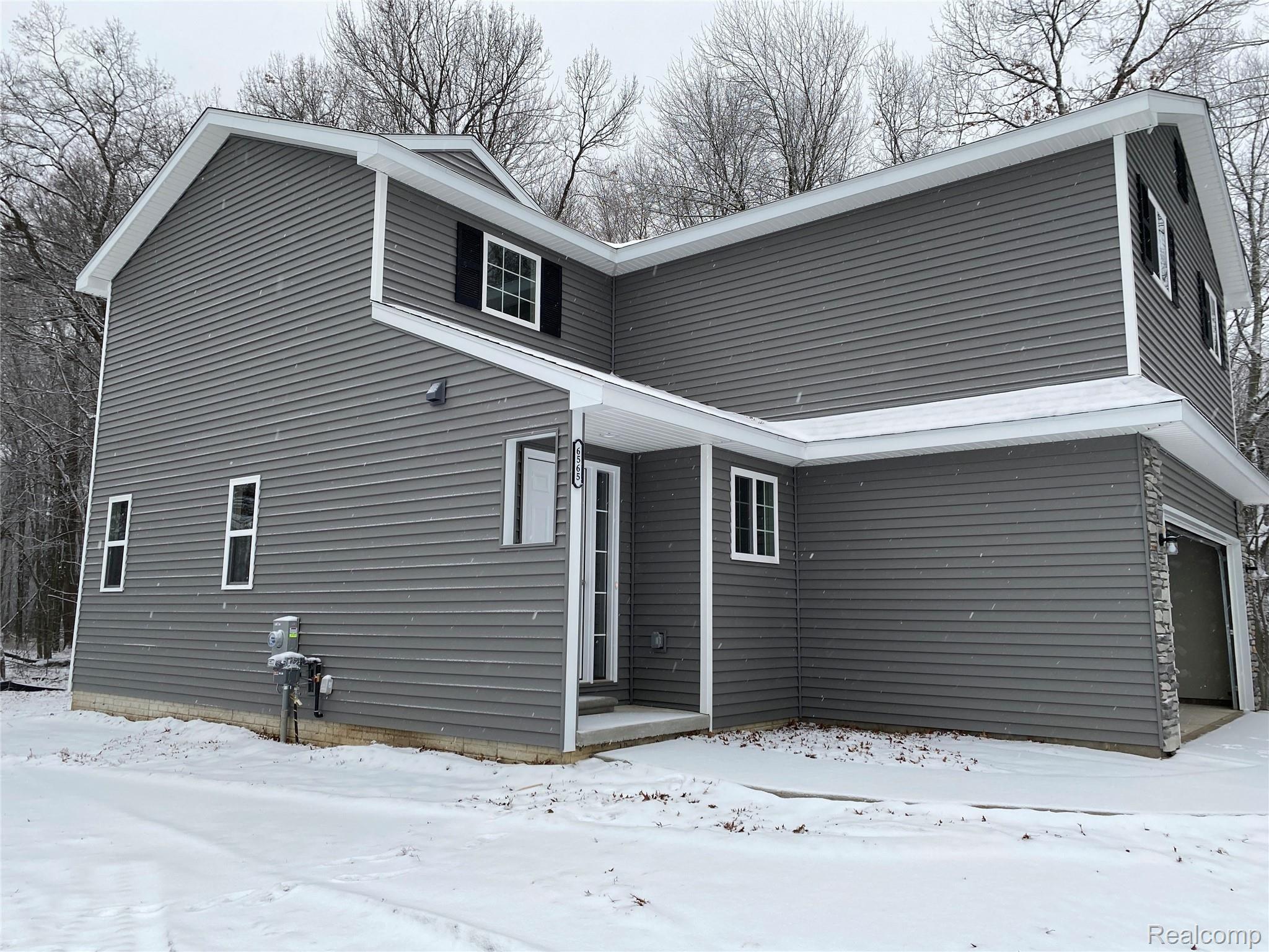 5372 Rural Terrace Waterford, MI 48329 - Photo 5 of 55 Gray Siding Black Shutters Exterior - Copy (2).JPG