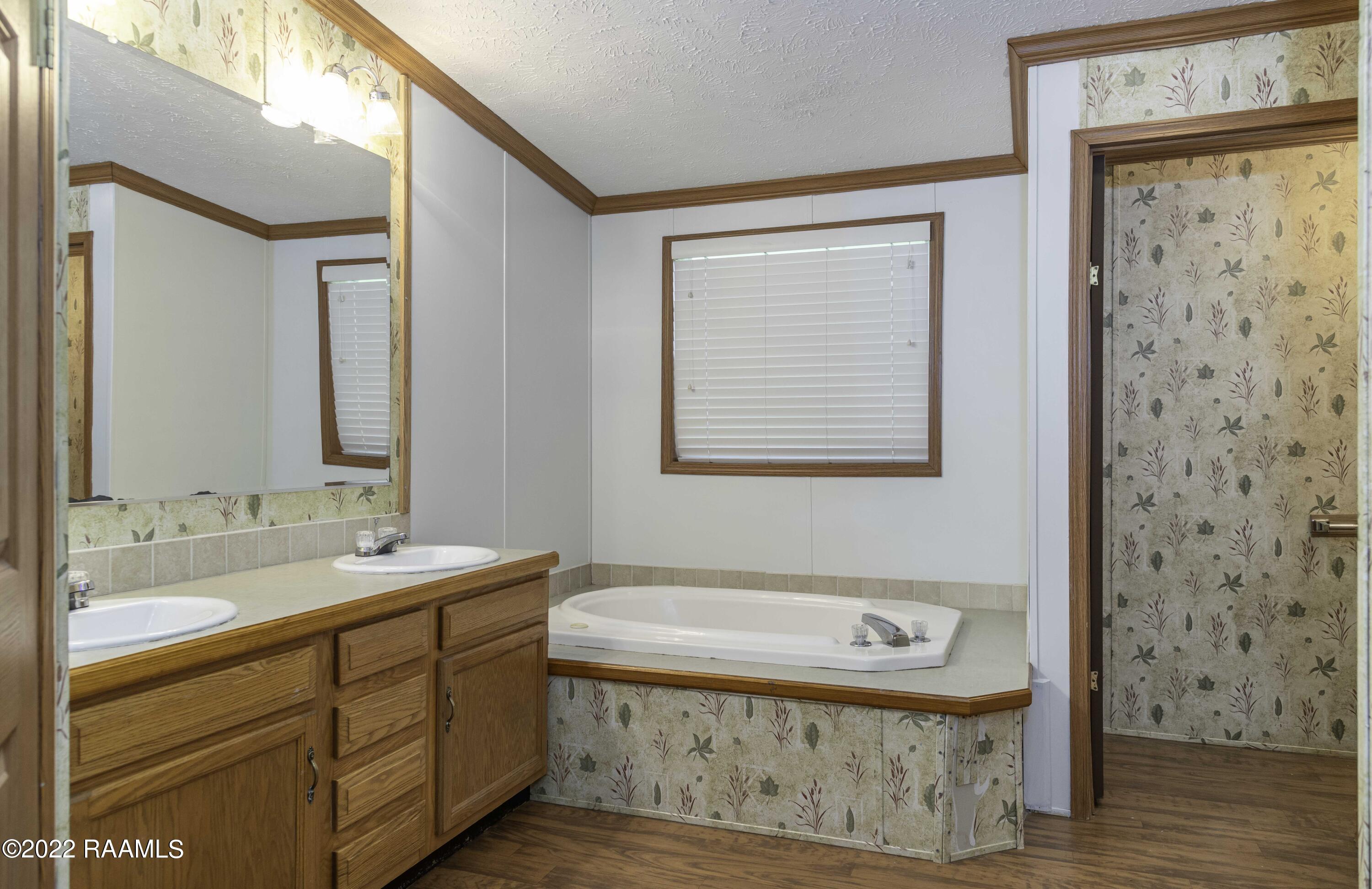 2404 Allen Road Maurice, LA 70555 - Photo 29 of 34 Master Bath 1