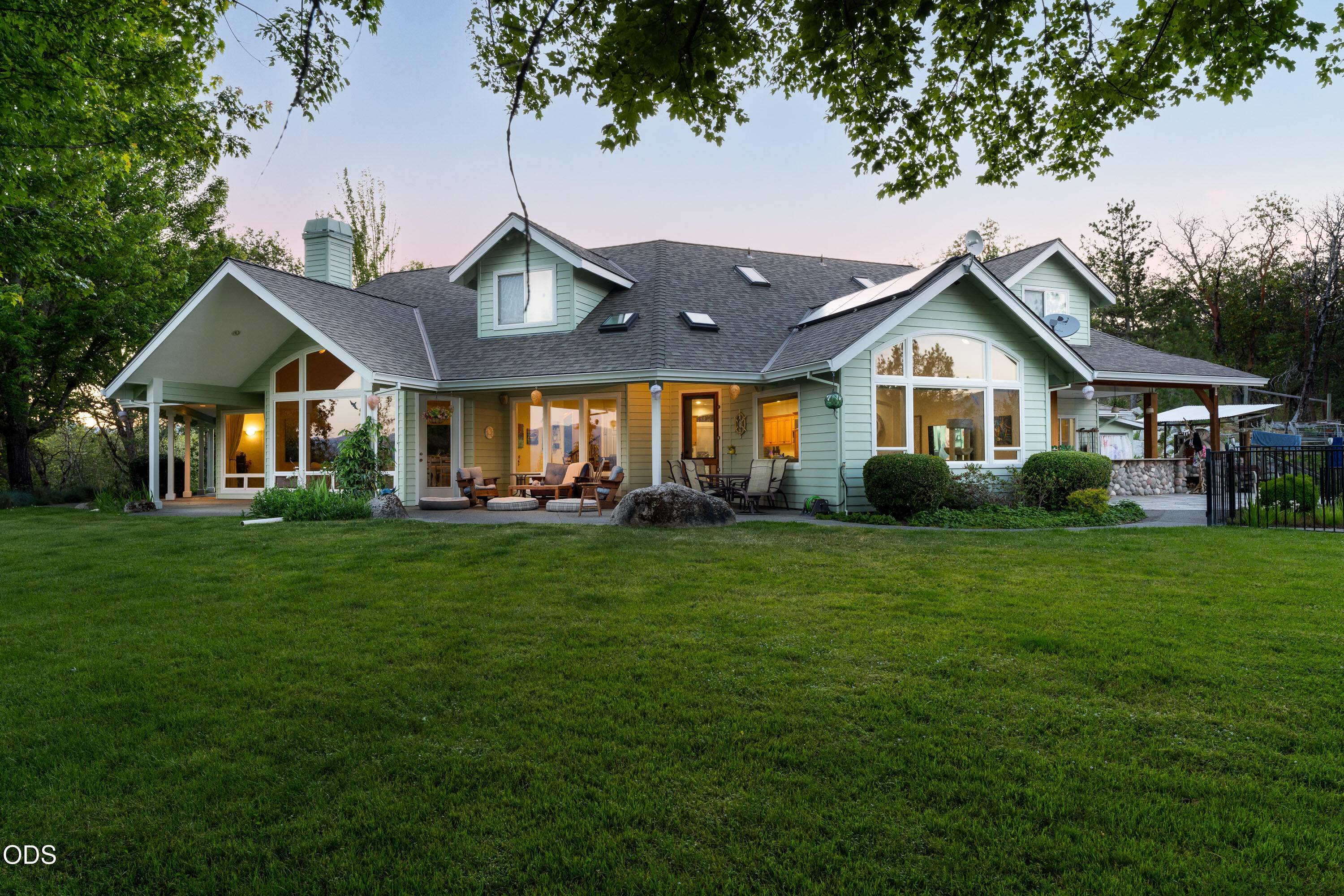 1117 Peco Road Grants Pass, OR 97526 - Photo 1 of 75 TWILIGHT (4 of 5)