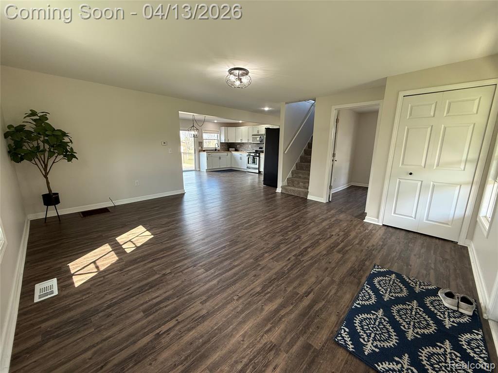 1496 Wiggins Road Fenton, MI 48430 - Photo 5 of 29