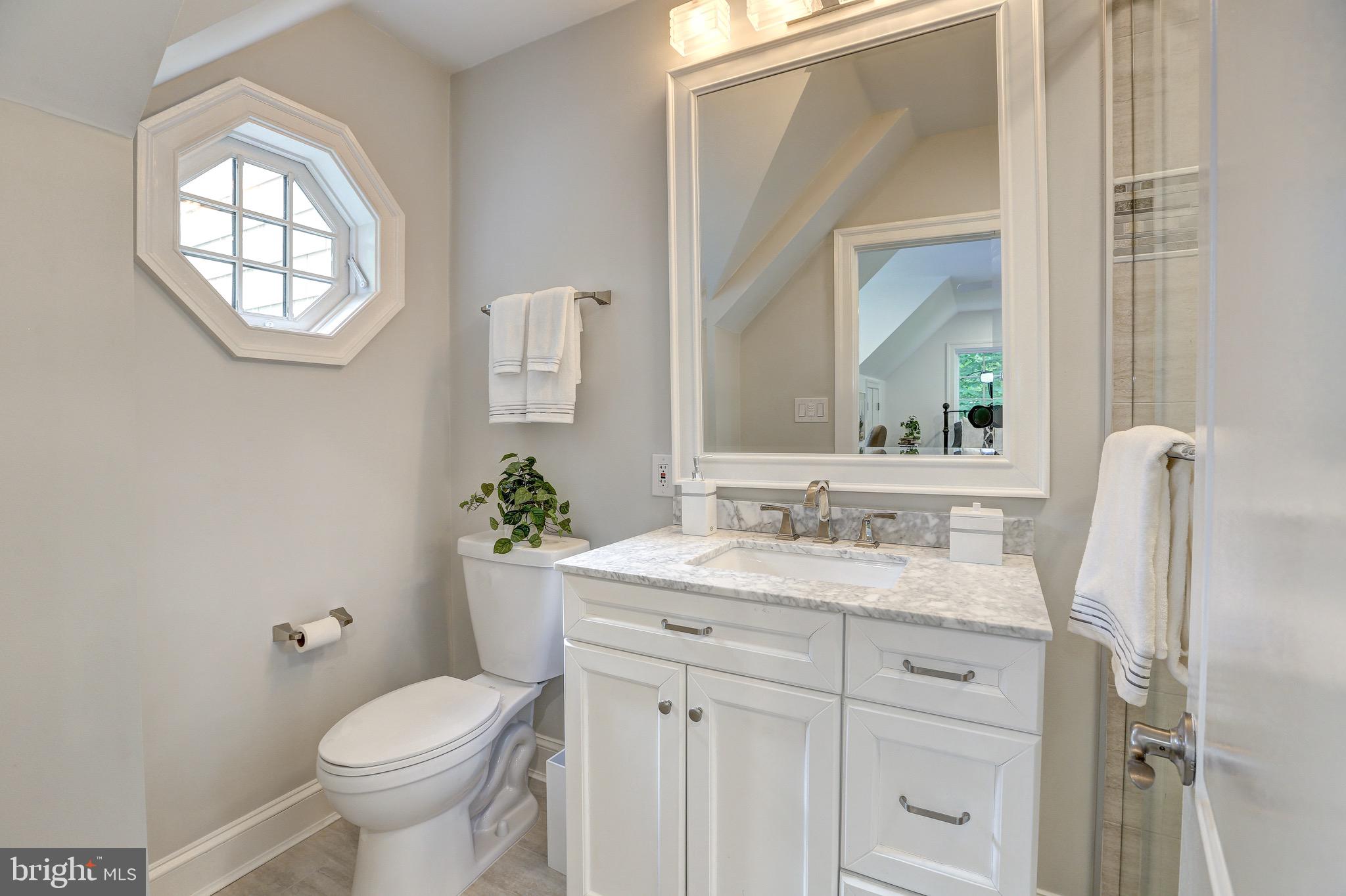 8921 Burdette Road Bethesda, MD 20817 - Photo 27 of 49 Attached Bathroom