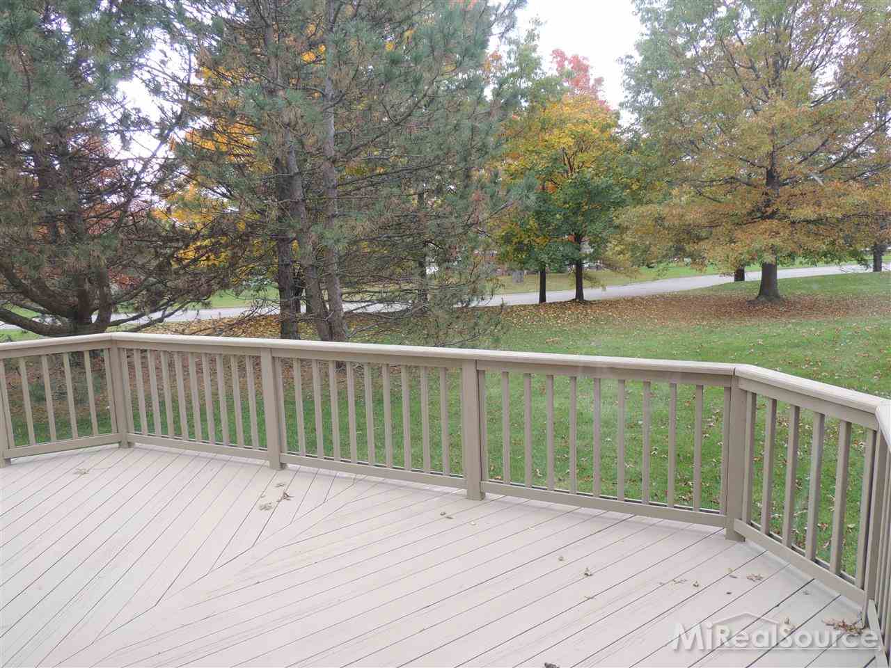 558 Harrow Court Rochester, MI 48307 - Photo 29 of 30 31217079-28.JPG