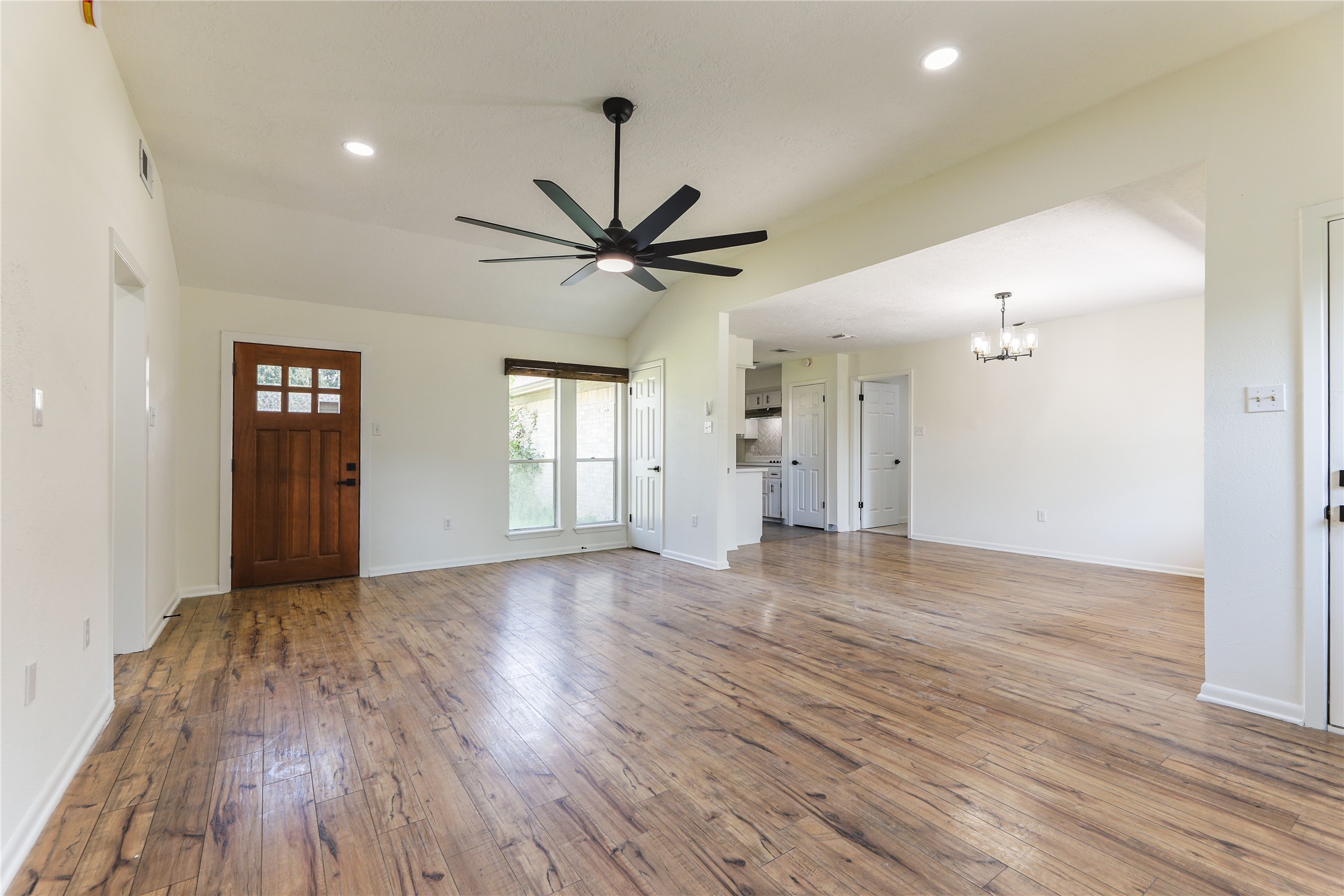 431 Topsail Way Crosby, TX 77532 - Photo 5 of 27