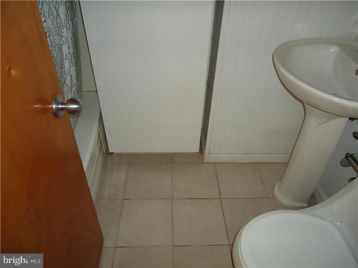 9523 Fordham Road Philadelphia, PA 19114 - Photo 4 of 5 Gallery Image 4
