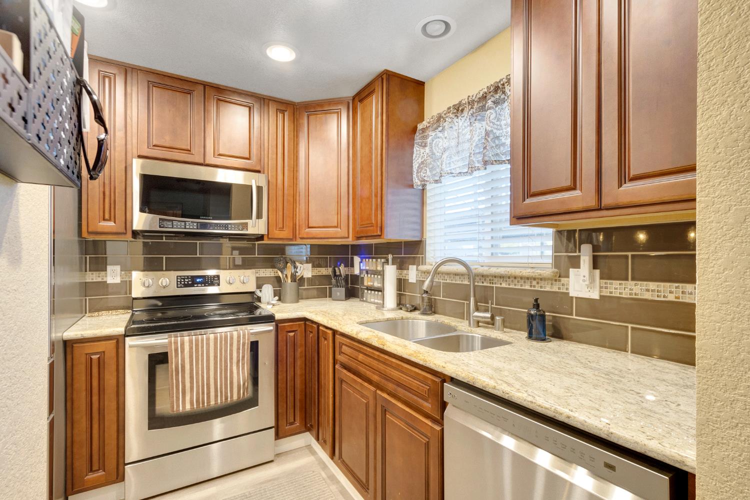 6190 Shadow Lane Citrus Heights, CA 95621 - Photo 14 of 43