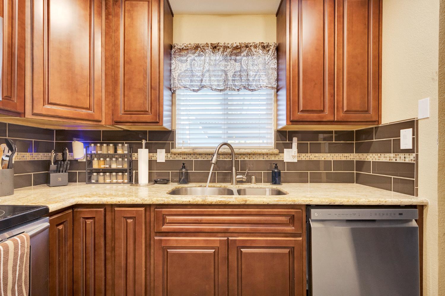 6190 Shadow Lane Citrus Heights, CA 95621 - Photo 15 of 43