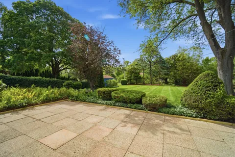 $750,000 | 3 West Berkshire Lane, Mount Prospect, IL 60056