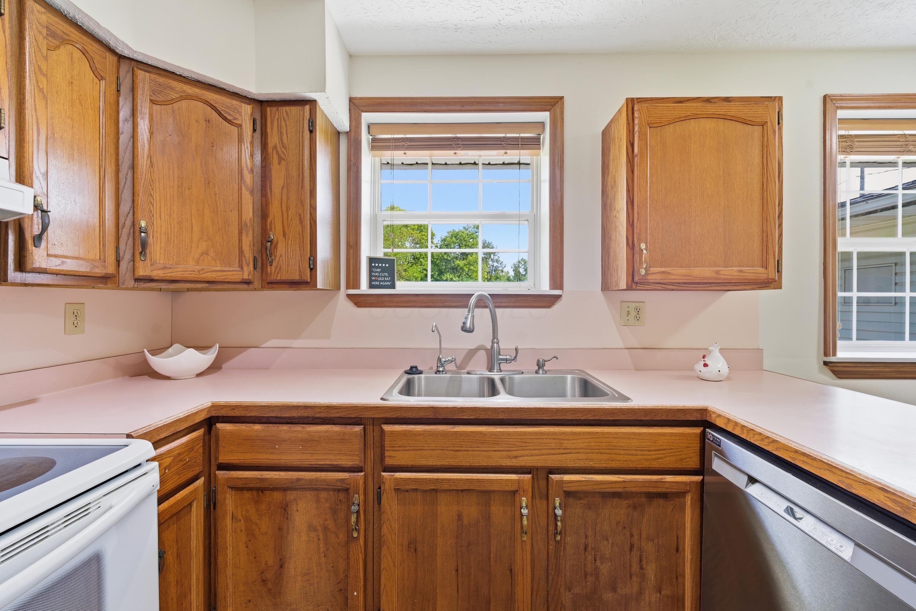 4900 Cosgray Road Hilliard, OH 43026 - Photo 12 of 26 Kitchen2