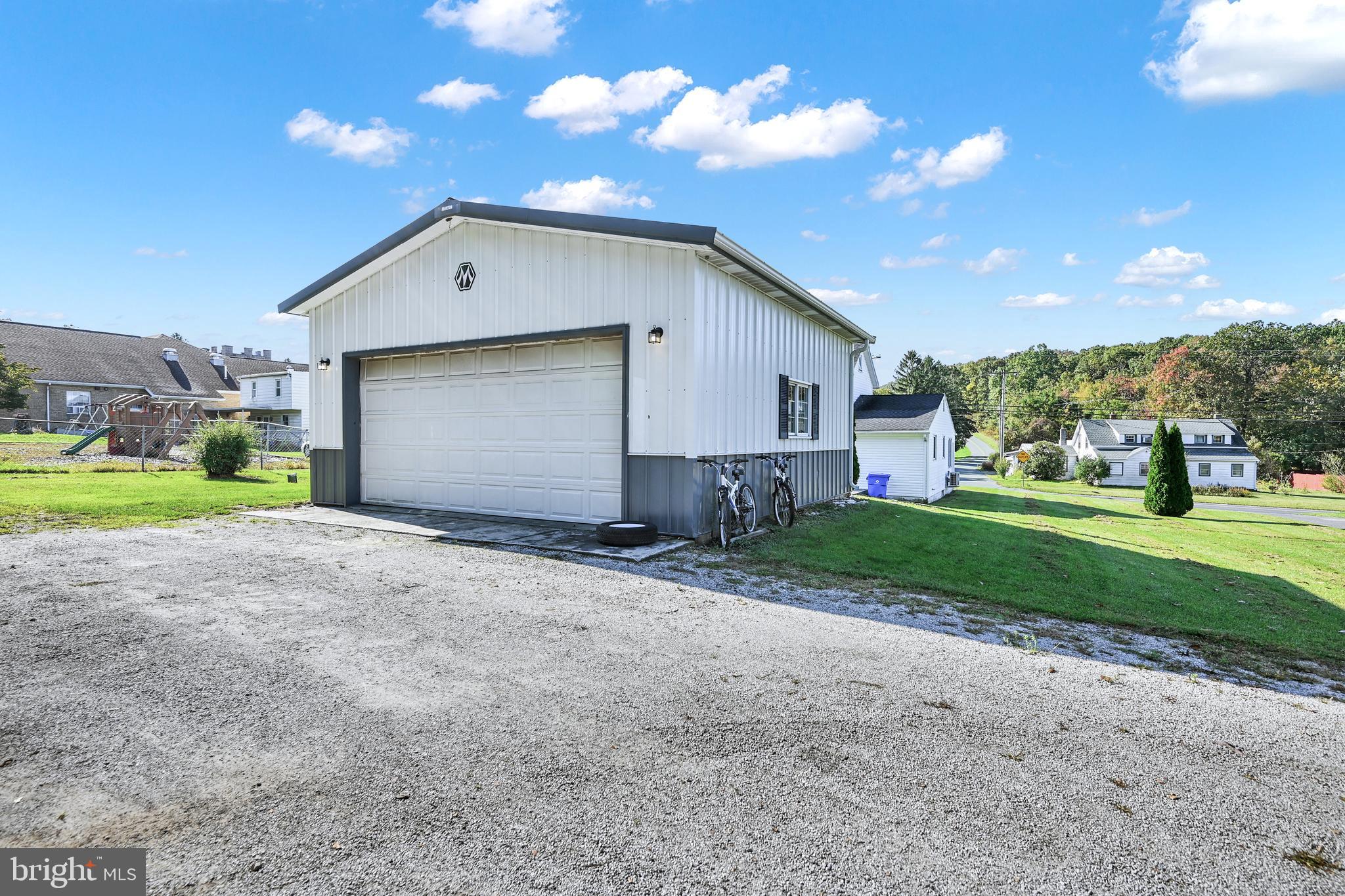 11235 South Mountain Road Fayetteville, PA 17222 - Photo 4 of 39