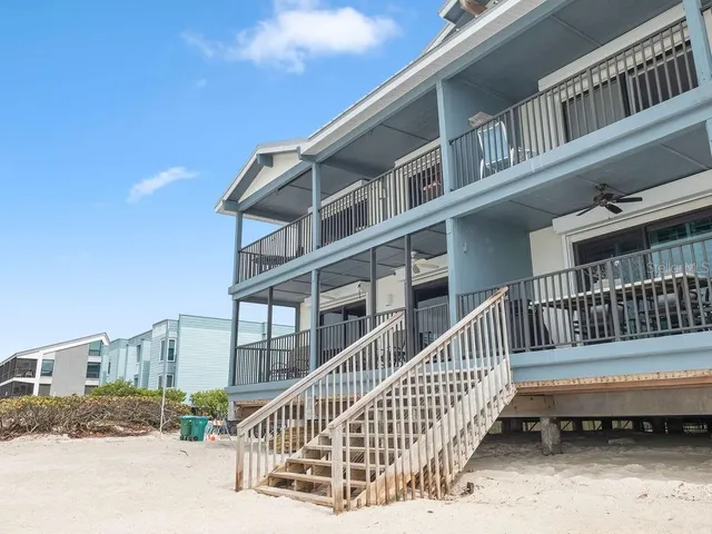 $2,690,000 | 6700 Gulf Drive, Unit B8, Holmes Beach, FL 34217