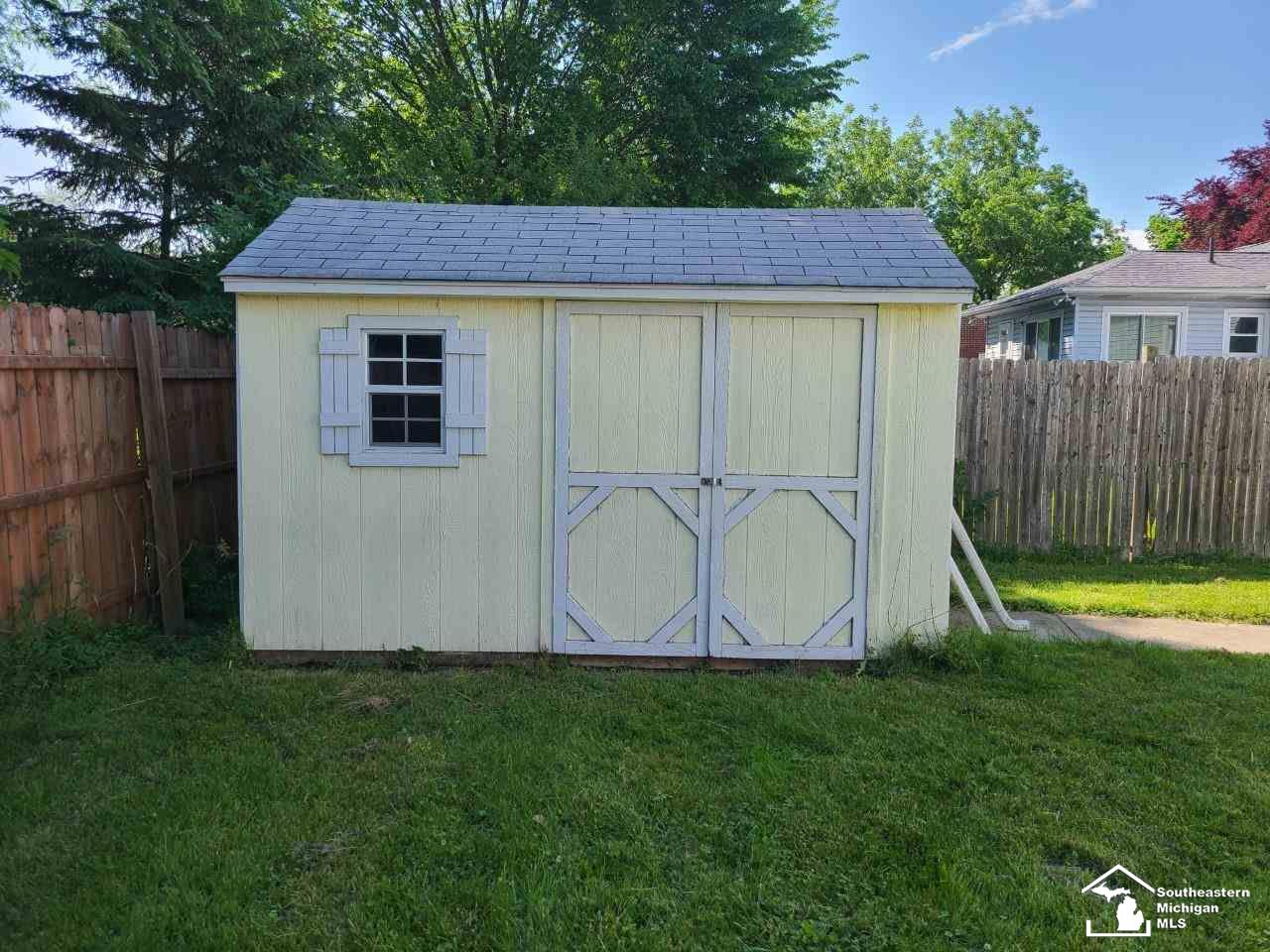 5951 East Dunbar Road Monroe, MI 48161 - Photo 3 of 13 50076592-2.JPG